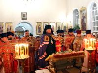 Архиерейское богослужение в кафедральном соборе на праздник святой великомученицы Варвары