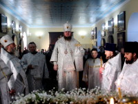 Первая литургия в новом крестильном храме в честь священномученика Мефодия Петропавловского