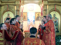 В неделю «о самаряныне» Владыка Владимир совершил Литургию в Вознесенском кафедральном соборе Петропавловска