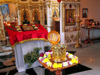 Прихожане храма Матроны Московской с радостью встретили ковчег с частицею мощей святителя Луки Крымского