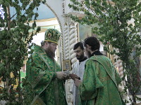В день Святого Духа епископ Владимир совершил Божественную Литургию в Петро-Павловском соборе города Петропавловска