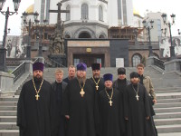 В Александро-Невском соборе монастыря владыка возглавил молебен с акафистом Тихвинской иконе Божией Матери