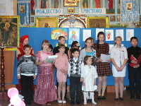 Дети показывали рождественский спектакль, пели песни, колядки и прочитали стихи