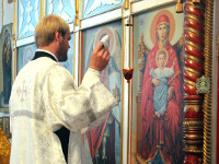 Преосвященнейший епископ Владимир возглавил Воскресную Литургию в Никольском храме села Новоникольское