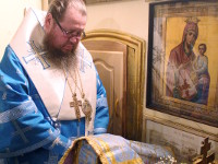 Преосвященнейший епископ Владимир возглавил служение ночной Литургия в Храме Всех Святых города Петропавловска