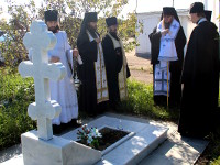 Преосвященнейший епископ Владимир совершил заупокойную литию на Новом городском кладбище Петропавловска 