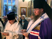 Преосвященнейший епископ Владимир возглавил служение заупокойного Парастаса в Вознесенском кафедральном соборе