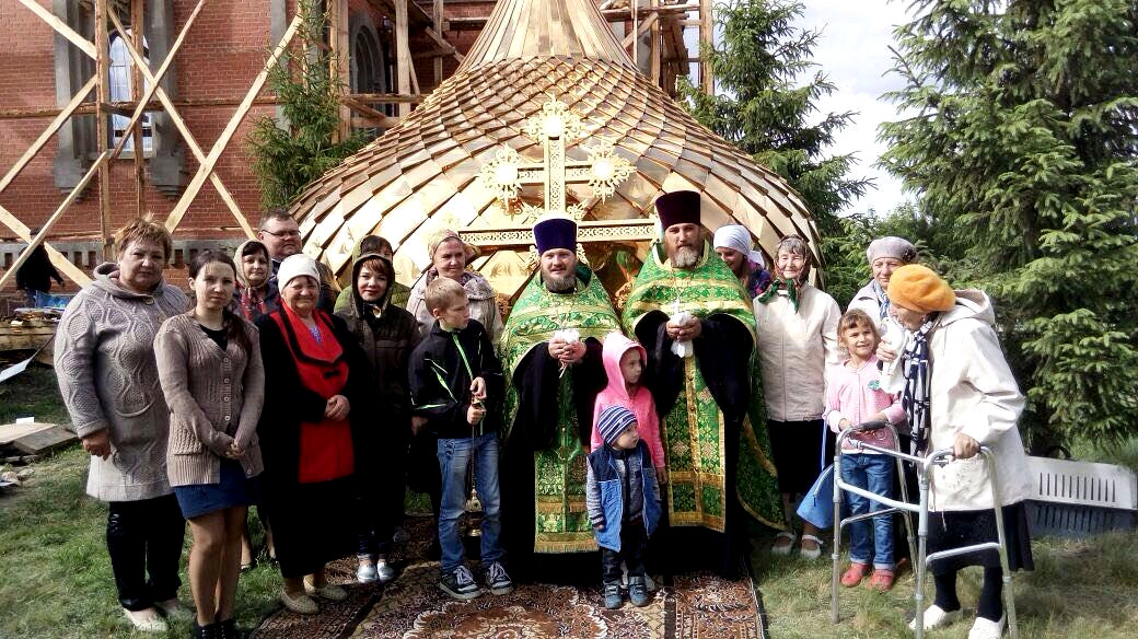 Освящение креста и купола Никольского храма села Новоникольское