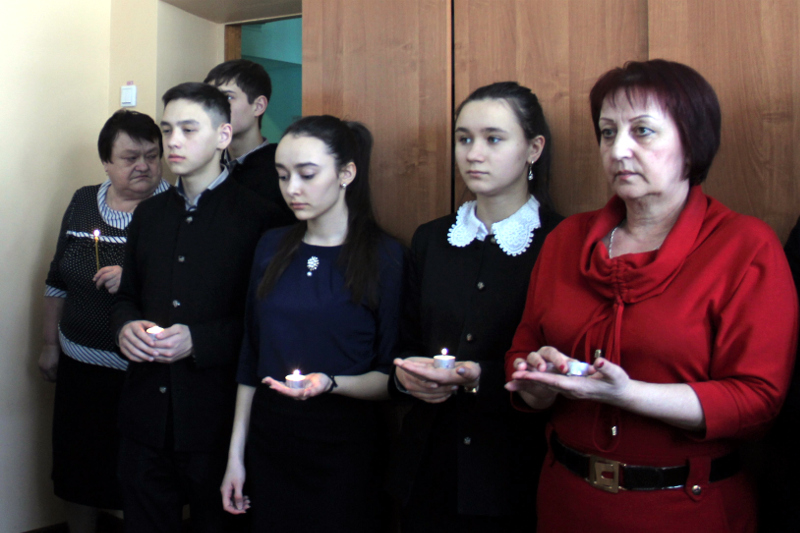 Учащиеся школы в честь прп. С.Радонежского молятся о погибших при пожаре в г.Кемерово
