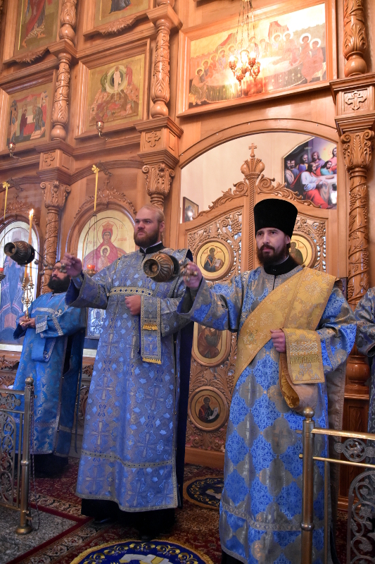 Архиерейское богослужение в праздник Грузинской иконы Божией Матери