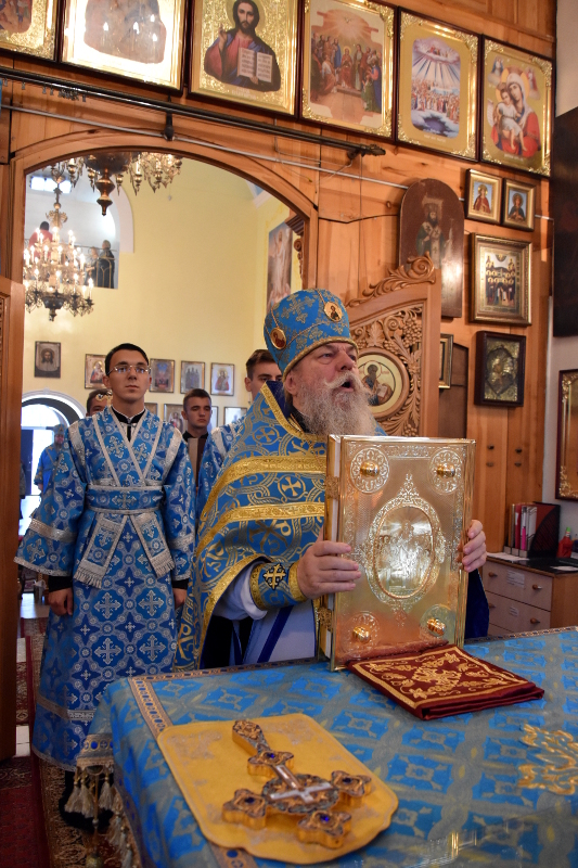 Архиерейское богослужение в праздник Грузинской иконы Божией Матери