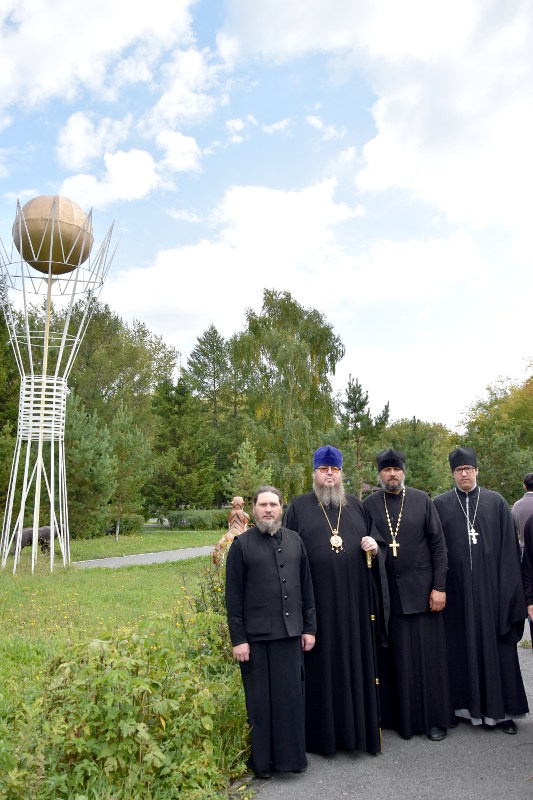 Преосвященный епископ Владимир осмотрел достопримечательности Саумалколя