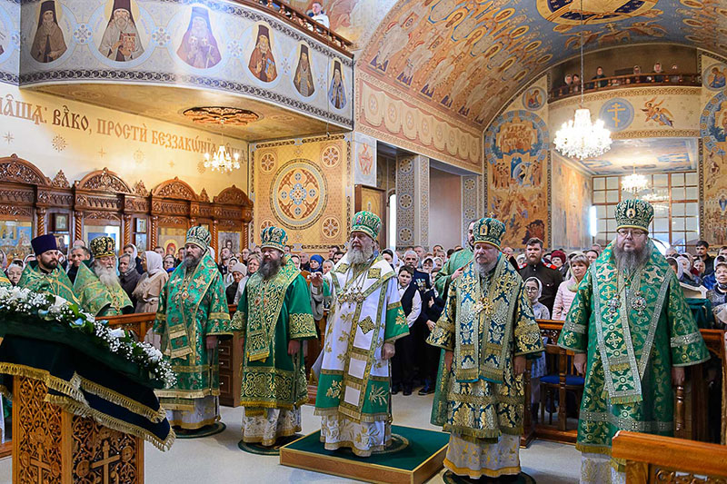 Преосвященнейший епископ Владимир сослужил Главе Митрополичьего округа во Введенском кафедральном соборе Караганды