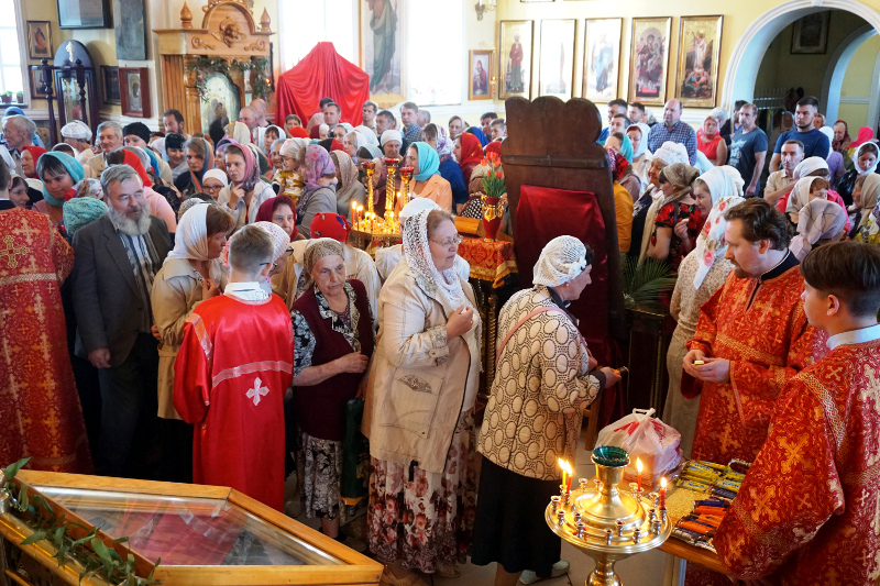   Праздник жен-мироносиц в кафедральном соборе