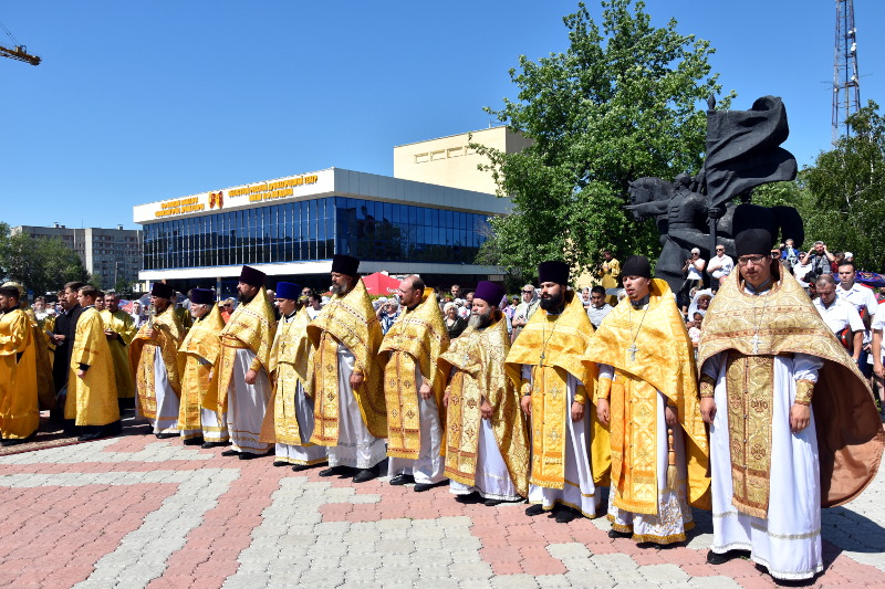 Крестный ход по улицам града Первоверховных апостолов