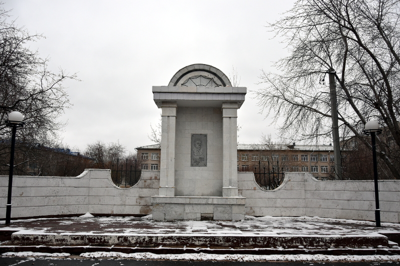 Преосвященный Владимир провел рабочее совещание по вопросам реконструкции памятника писателю И. Шухову