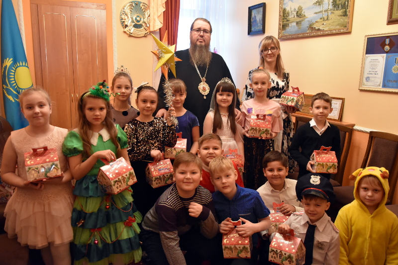 Поздравление правящего архиерея воспитанниками школы в честь преподобного Сергия Радонежского