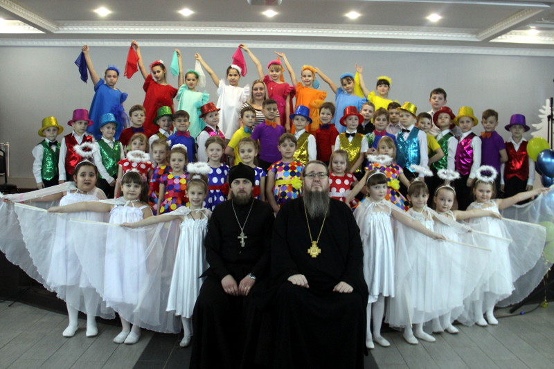 Преосвященный Владимир встретился с воспитанниками танцевальных коллективов при храме Всех Святых