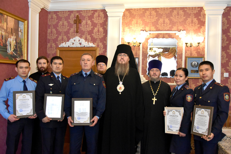 Преосвященнейший епископ Владимир наградил сотрудников областного Департамента уголовно-исполнительной системы 