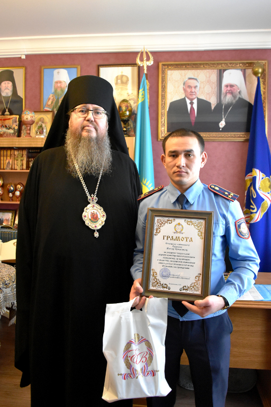 Преосвященнейший епископ Владимир наградил сотрудников областного Департамента уголовно-исполнительной системы 