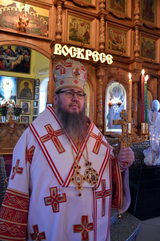 В Фомину Неделю епископ Владимир совершил Божественную Литургию в кафедральном соборе 