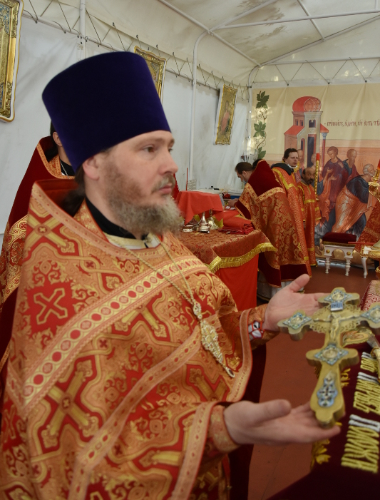 В Фомину Неделю епископ Владимир совершил Божественную Литургию в соборе святых апостолов Петра и Павла