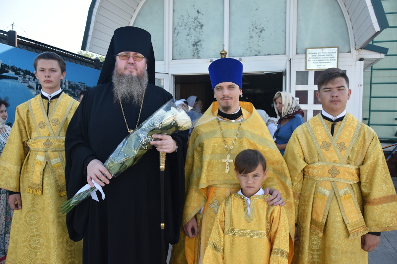 Архиерейская Литургия в день Собора Всех Святых в земле Русской просиявших 