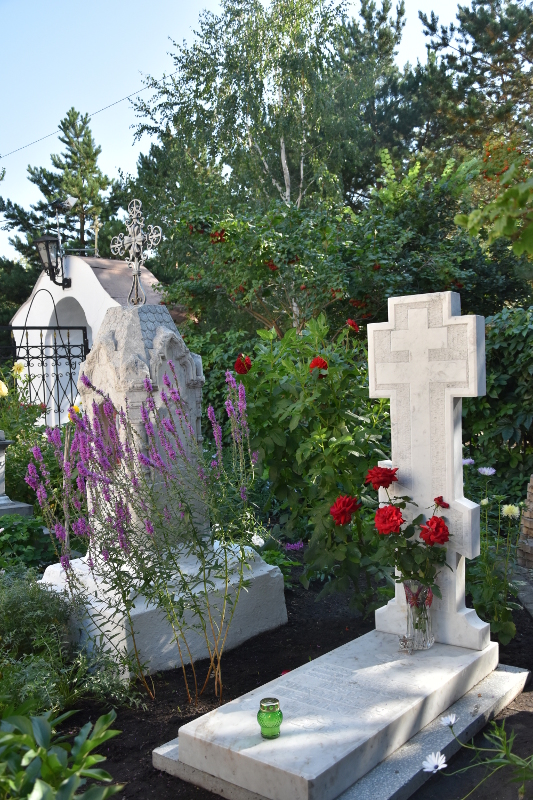 Управляющий епархией совершил заупокойные литии на городских кладбищах