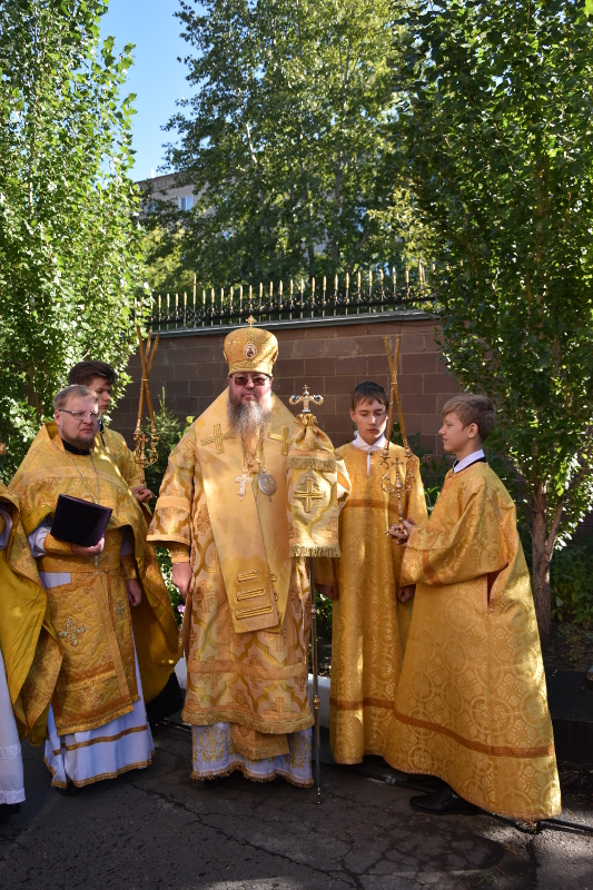 Архиерейская Литургия в праздник святого Александра Невского