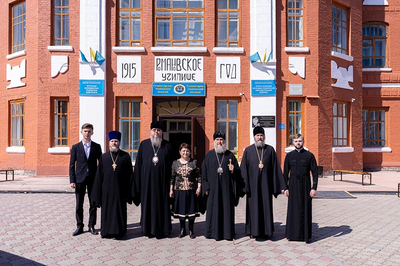 Глава Митрополичьего Округа в Республике Казахстан посетил Гуманитарно-Технический колледж и новое здание Средней Школы в честь прп. Сергия Радонежского 