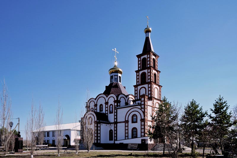 Митрополит Александр посетил храм в селе Архангельское