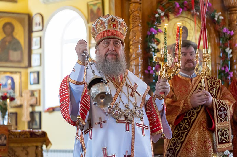 Митрополит Александр совершил Божественную Литургию в кафедральном соборе епархии 