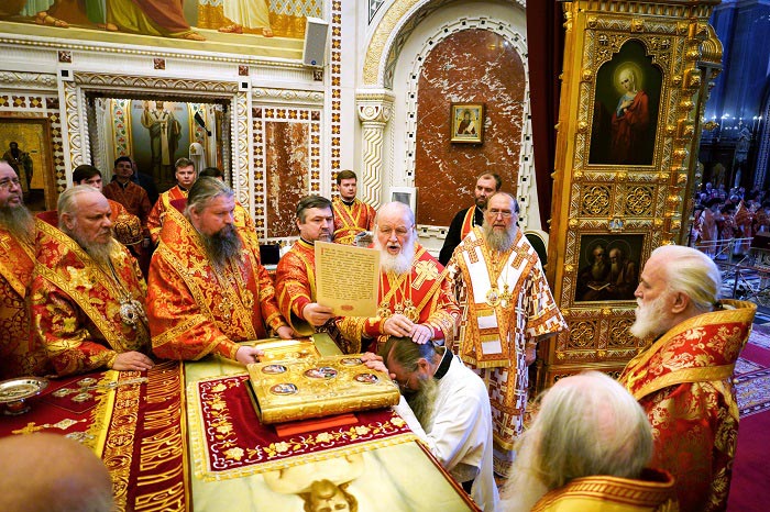 Епископ Петропавловский и Булаевский сослужил Святейшему Патриарху Кириллу в Храме Христа Спасителя