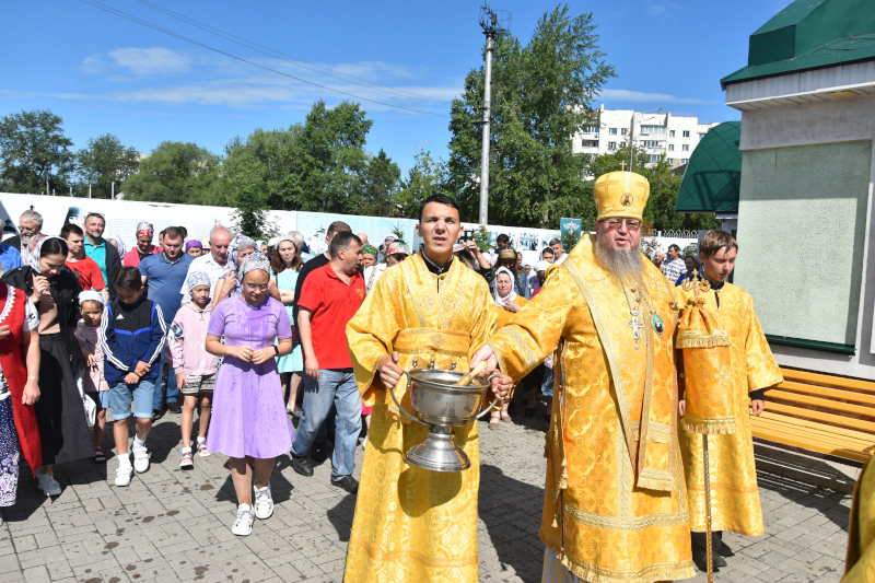 Архиерейская Литургия в день Собора Всех Святых в земле Русской просиявших