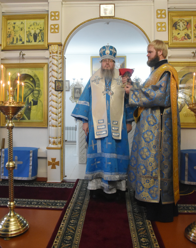 Архиерейская Литургия в праздник Казанской Иконы Божией Матери