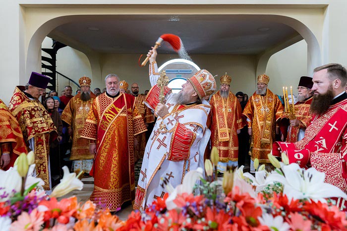 В день памяти святителя Николая Архиепископ Владимир принял участие в совершении Литургии в храме архангела Гавриила города Талдыкорган