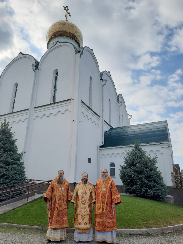 В день памяти святителя Николая Архиепископ Владимир принял участие в совершении Литургии в храме архангела Гавриила города Талдыкорган