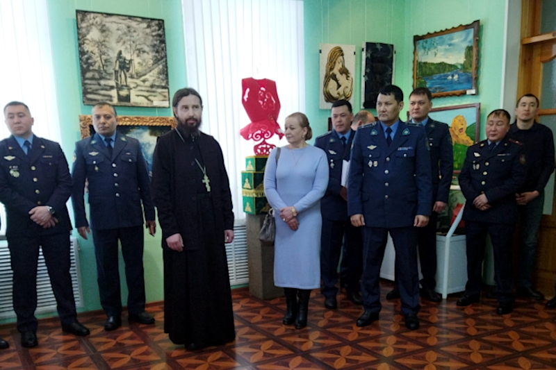 Клирик епархии посетил выставку изделий, выполненных руками заключенных «Үмiт-2024»