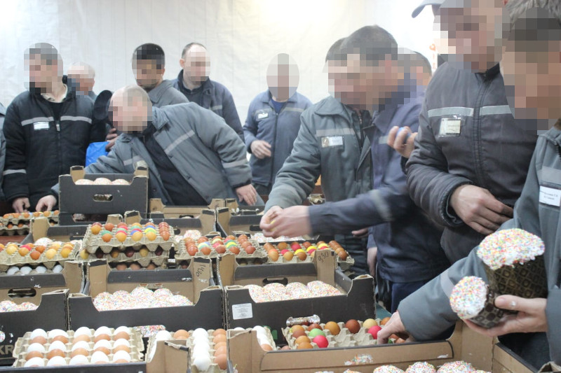 Клирик епархии поздравил заключенных с праздником Пасхи