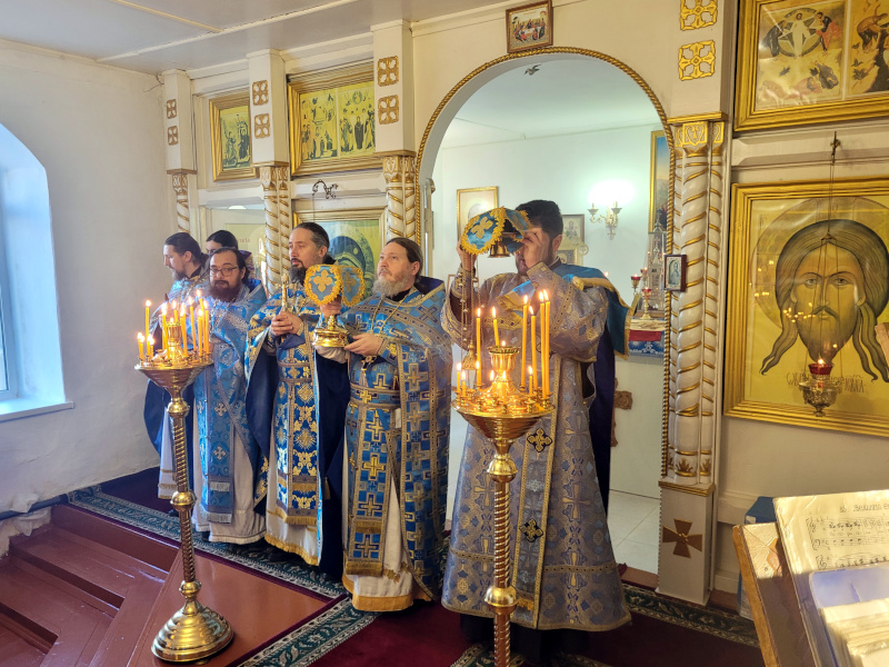 Праздничное богослужение в храме в честь Казанской иконы Божией Матери г. Мамлютка