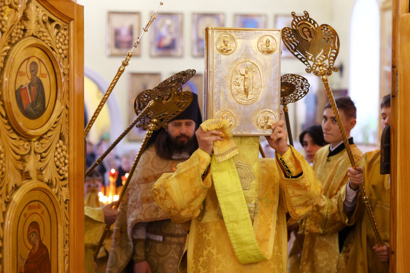 Архиерейская Литургия в Неделю о Закхее