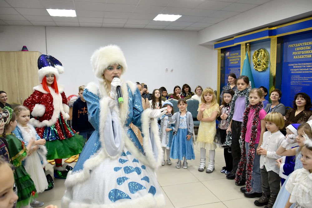 В епархиальном центре прошли Новогодние праздники для детей сотрудников епархии и педагогов