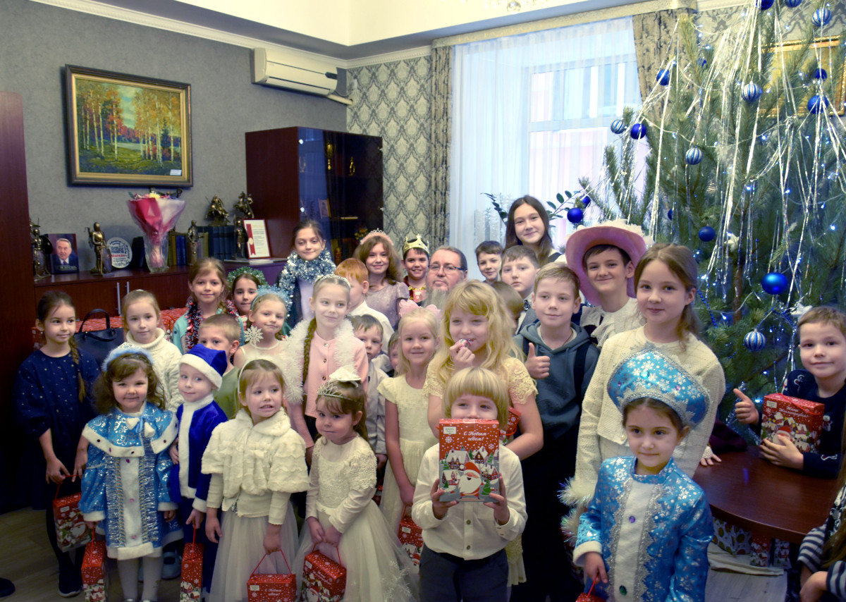 В епархиальном центре прошли Новогодние праздники для детей сотрудников епархии и педагогов