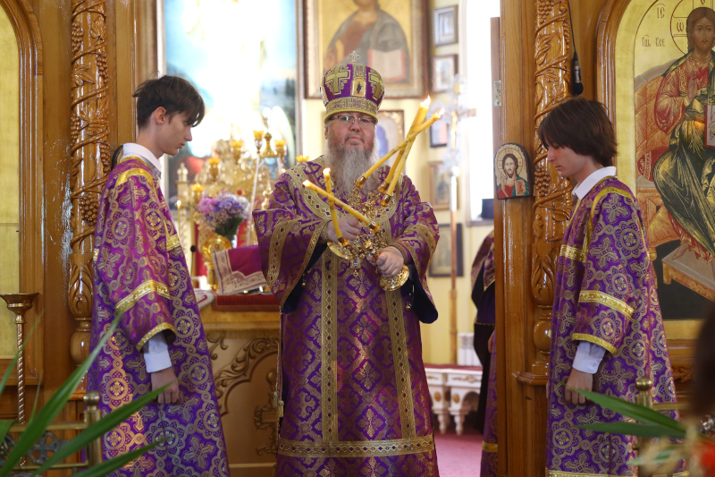 Праздник Изнесения Честных Древ Животворящего Креста Господня в кафедральном соборе