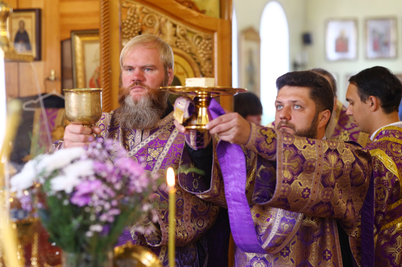 Праздник Изнесения Честных Древ Животворящего Креста Господня в кафедральном соборе